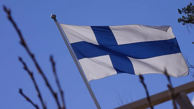 Suomen liputussäännöt ovat sallivat ja perustuvat yksilönvapauteen.